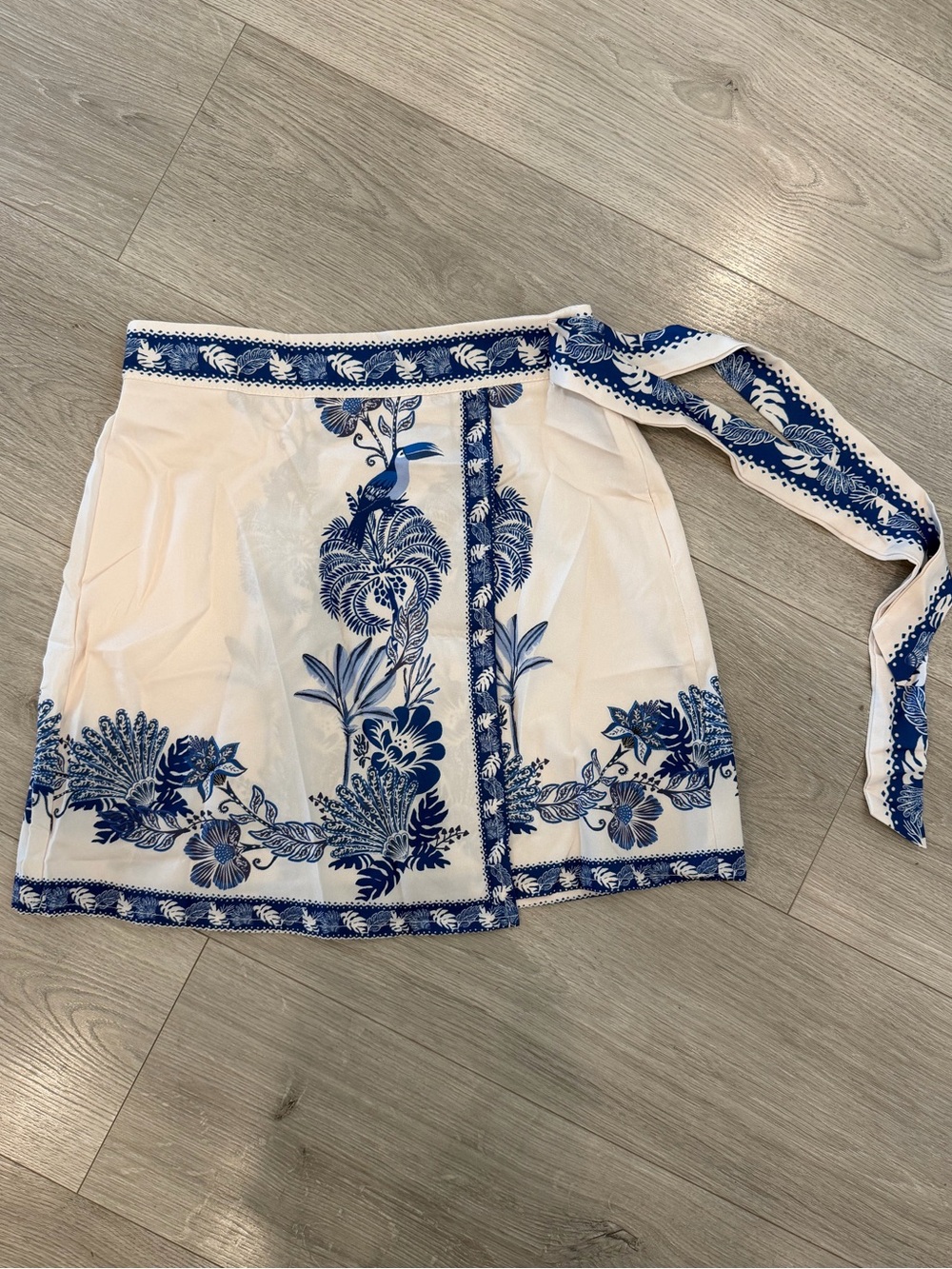 Cream & Navy Floral Wrap Mini Skirt- XS - Picture 5 of 6